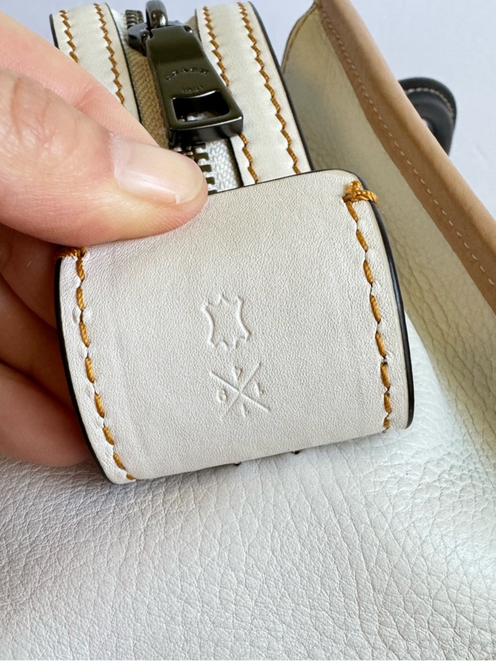 COACH 1941 Rogue 25: Two-Tone in Beige and Black - Picture 14 of 16